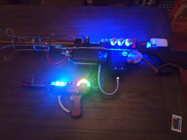 A sci-fi themed weapon set featuring a futuristic rifle and pistol with glowing lights.